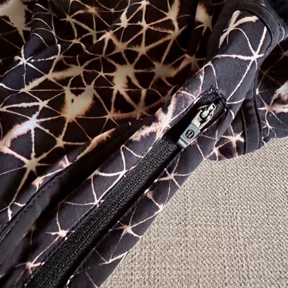 LULULEMON | Tracker Short III *4-way Stretch in Star Crushed Multi/Black - Picture 9 of 13